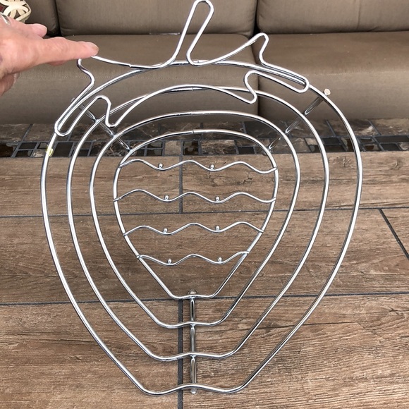 Metal Apple Basket - Picture 4 of 6